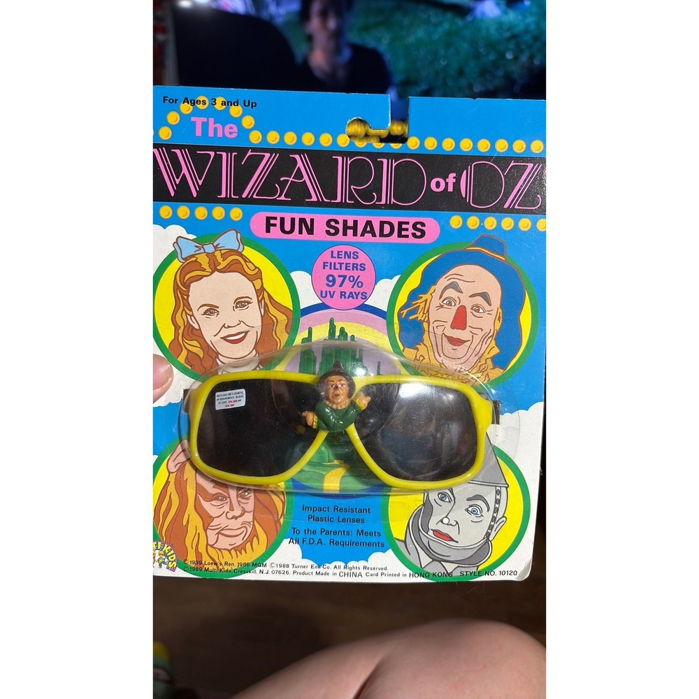 19B- 1988 THE WIZARD OF OZ FUN SHADES SUN GLASSES SCARECROW SEALED